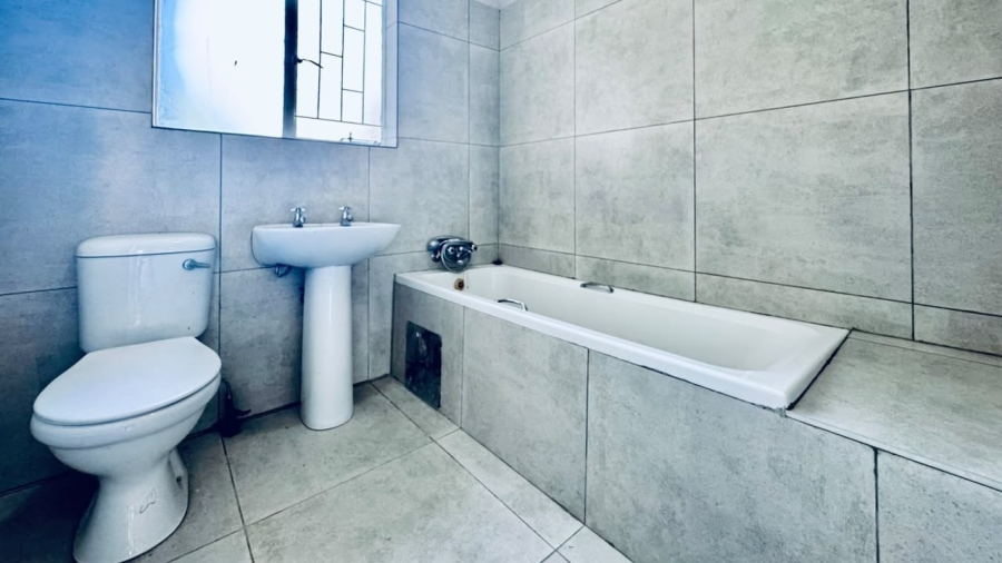 4 Bedroom Property for Sale in Geelhoutpark North West